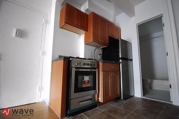 Rented by Wave Real Estate Group | media 9