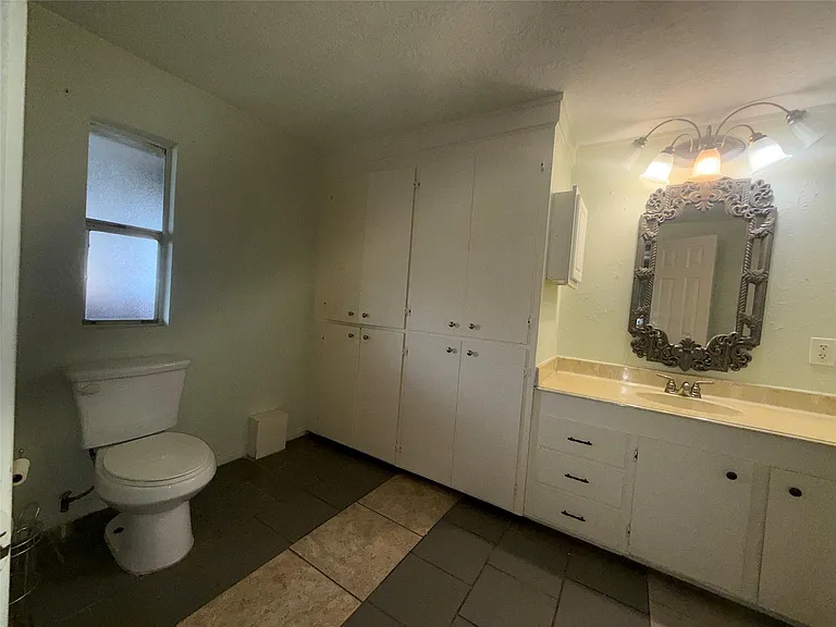 1619 Avenue D — Photo 8