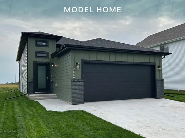 2880 74th St S, Fargo, ND 58104