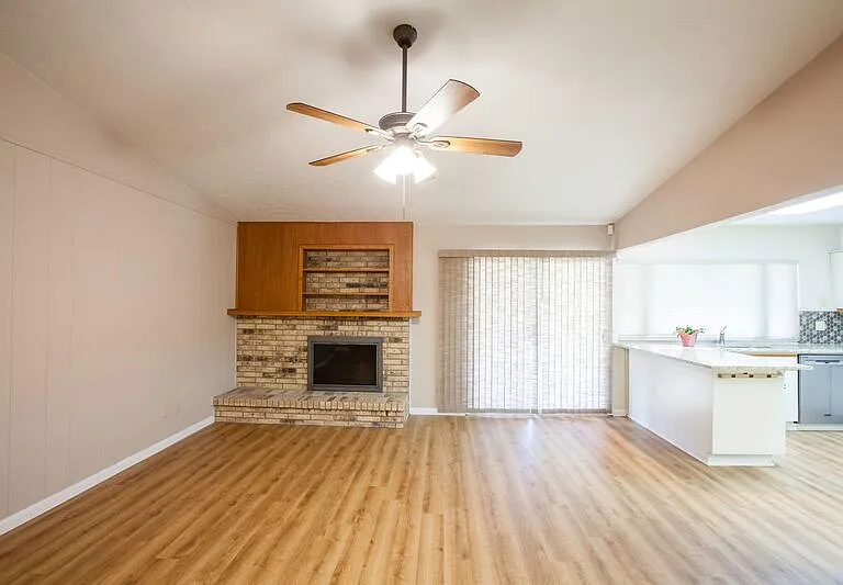 921 Mossvine Dr — Photo 28