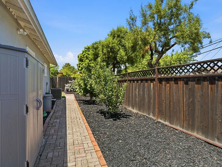599 Borregas Ave — Photo 34