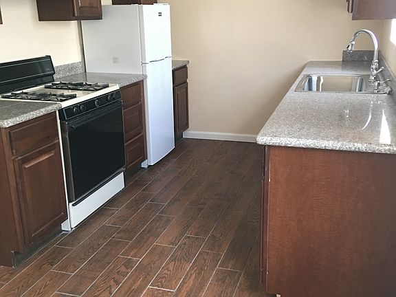 4th image of 944 N San Vicente Blvd APT 8