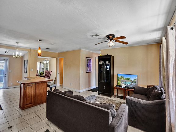 5th image of 2613 Havana Drive