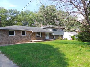 1452 S Plainview Dr, Akron, OH 44321