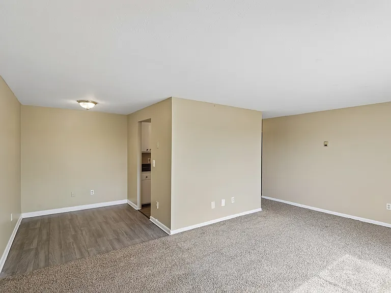 Columbus Park Apartments — Photo 34