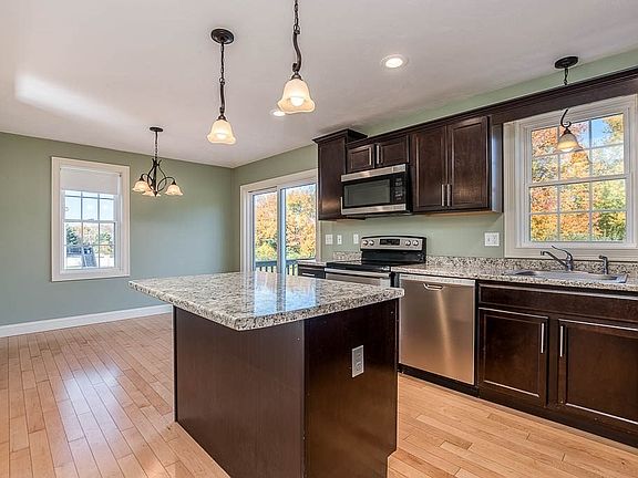 4th image of 7 Shamrock Ln