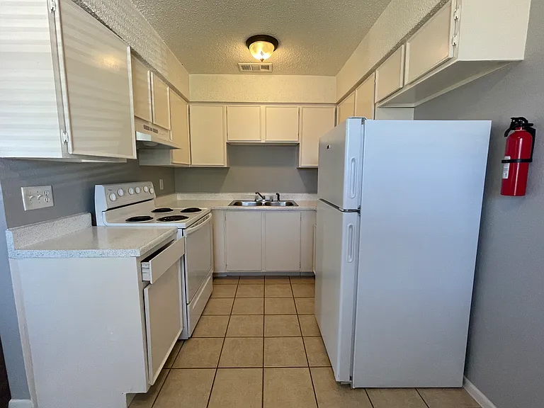 2700 Sunny Ln #12 — Photo 6