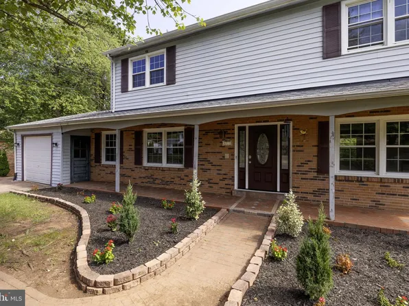 8719 Barnett St, Manassas, VA 20110