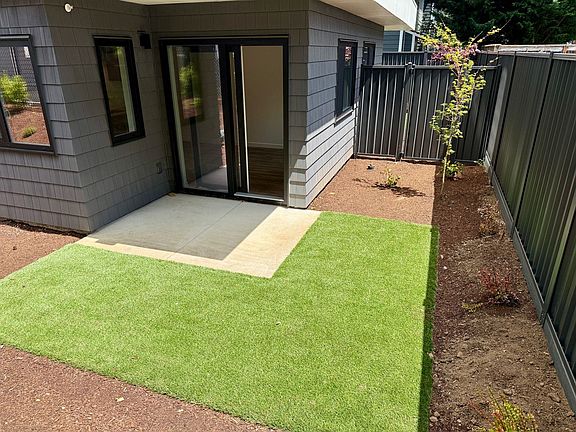 2nd image of 2380 N Killingsworth St #103