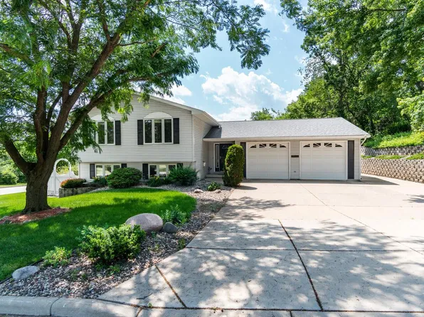 1590 Young DRIVE EAST East, Onalaska, WI 54650