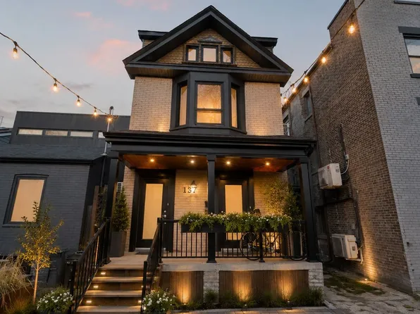 137 Curzon St #3, Toronto, ON M4M 3B6