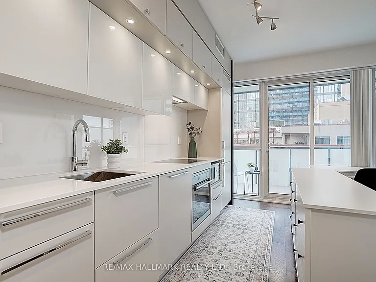 15 Grenville St #1406 — Photo 14