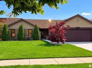 706 S Noah Ter, Mount Prospect, IL 60056