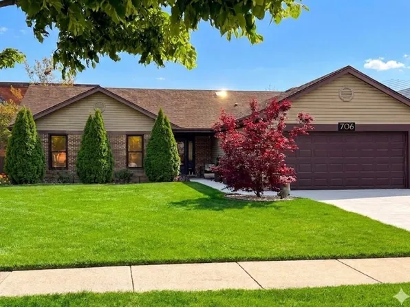 706 S Noah Ter, Mount Prospect, IL 60056