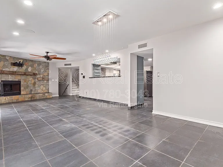 1640 E La Jolla Dr — Photo 4