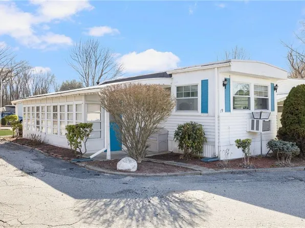 27 Woodward Rd, Lincoln, RI 02865