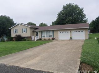 2207 Angie Dr, Vandalia, IL 62471