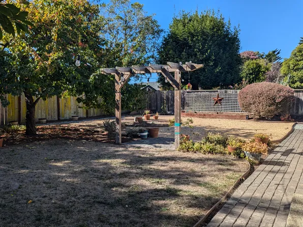 111 Harbour Dr, El Granada, CA 94018