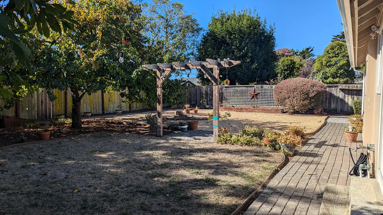 111 Harbour Dr photo 1