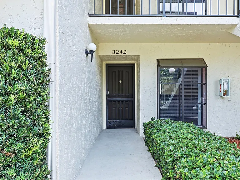 3242 Perimeter Dr — Photo 2