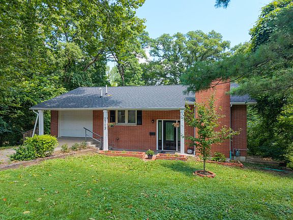 3rd image of 2713 Squire Cir