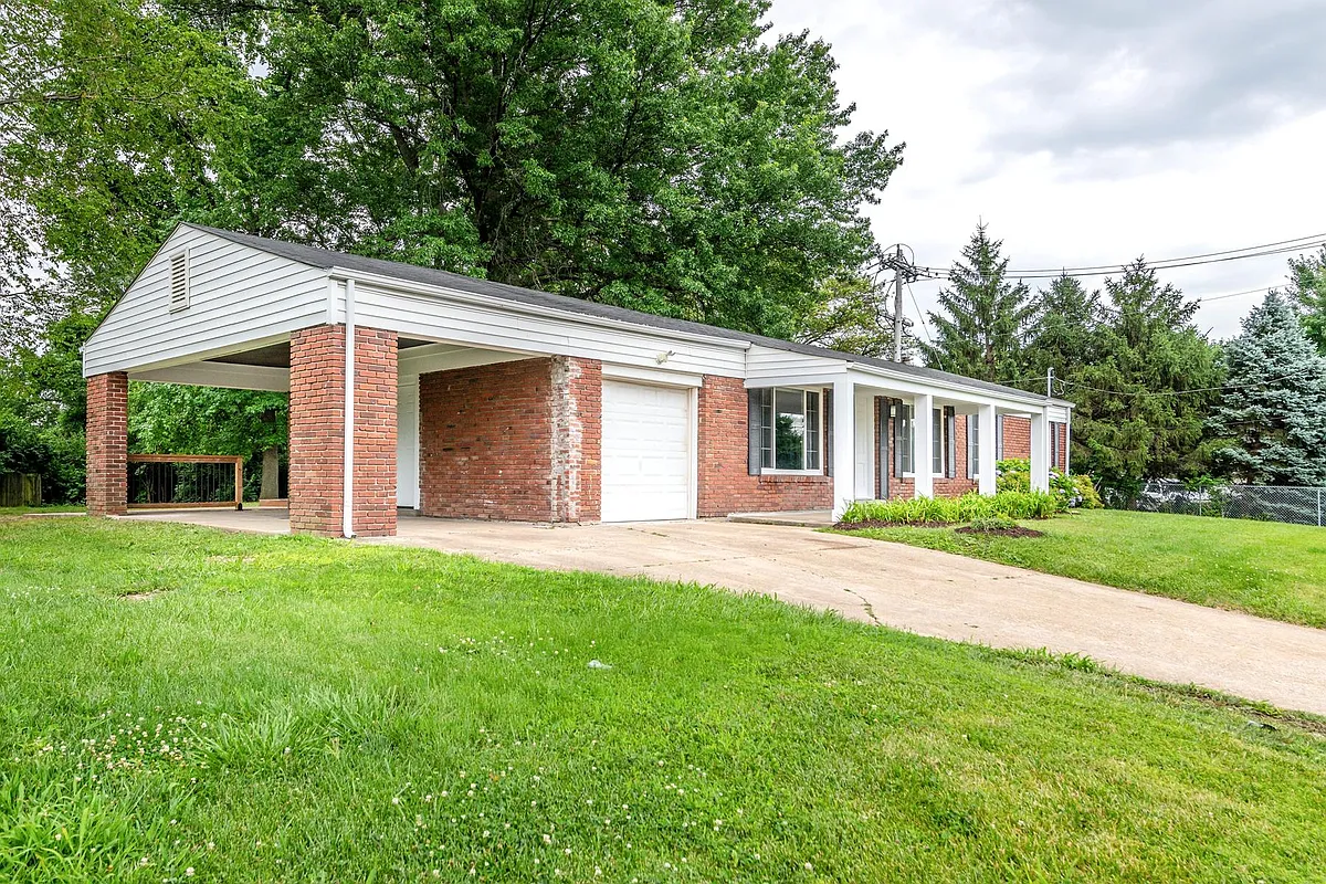 Building Photo - 950 N Warson Rd