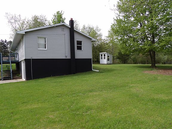 4th image of 1060 Hickory Ln