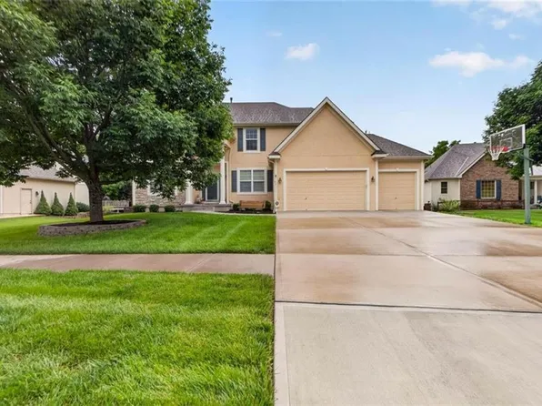 711 Willow St, Lansing, KS 66043