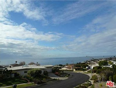 2nd image of 3701 Oceanhill Way
