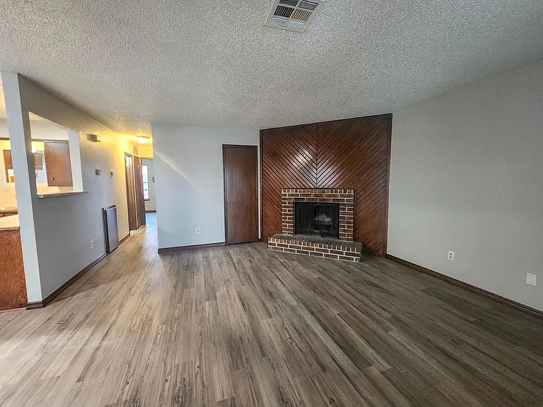 4104 N Market Ave — Photo 4