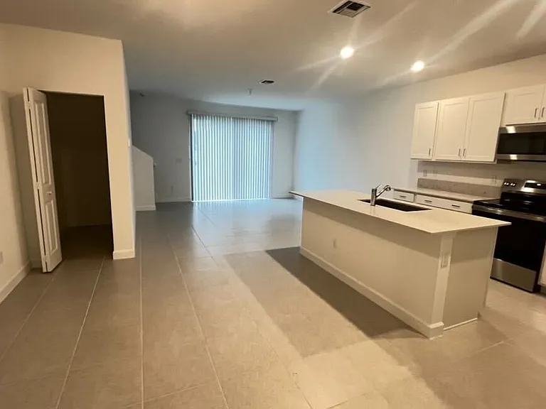 632 SE Lake Falls St #632 — Photo 1
