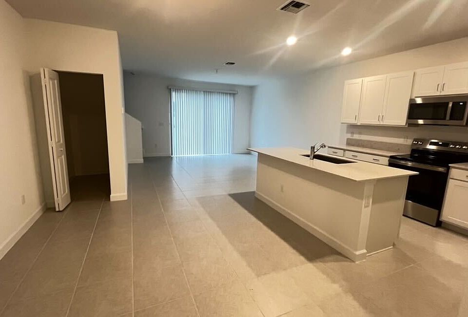 1st image of 632 SE Lake Falls St #632