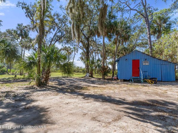 8122 Camp Ln, Hudson, FL 34667