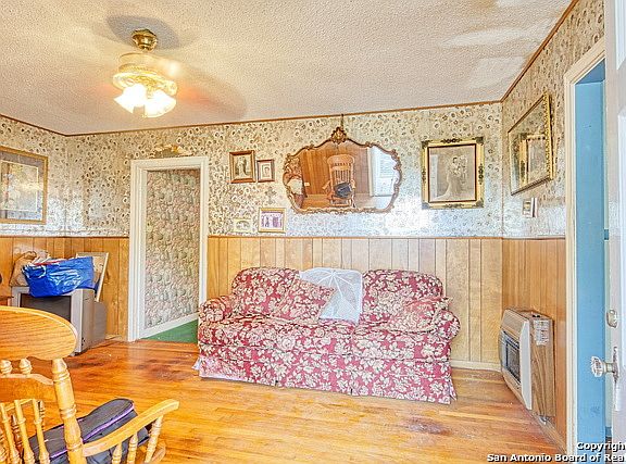 5th image of 412 DRAKE AVE