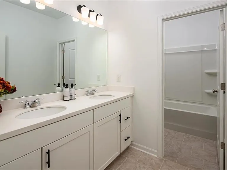 1735 Wellston Dr — Photo 15