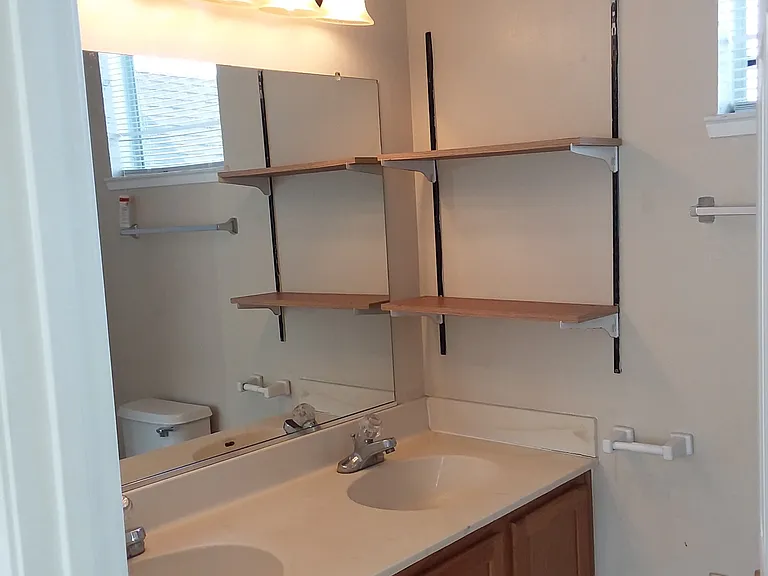 140 Walti St — Photo 8