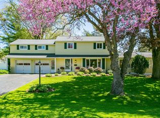 74 Hillcrest Dr, Penfield, NY 14526