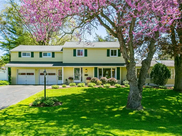 74 Hillcrest Dr, Penfield, NY 14526