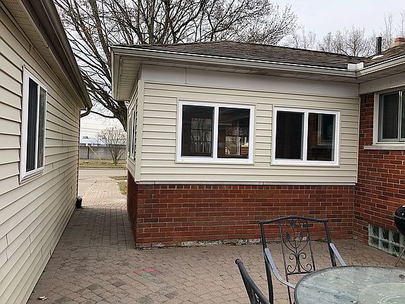 4th image of 1499 Burlington Dr