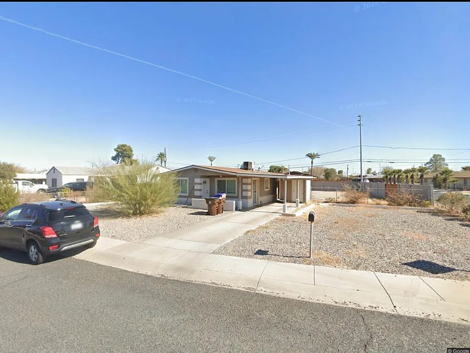 1213 N Mesquite Ln