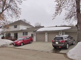 211 7th Ave SW, Rugby, ND 58368