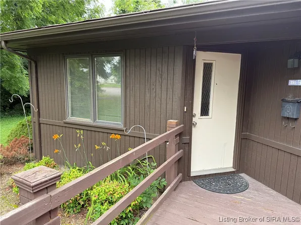 310 Paradise Avenue, Sellersburg, IN 47172
