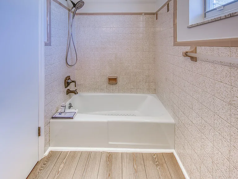 411 S M St #5 — Photo 16