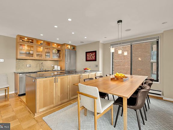 4th image of 2501 Calvert St NW APT 901