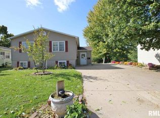 704 Keeling Ct, Canton, IL 61520