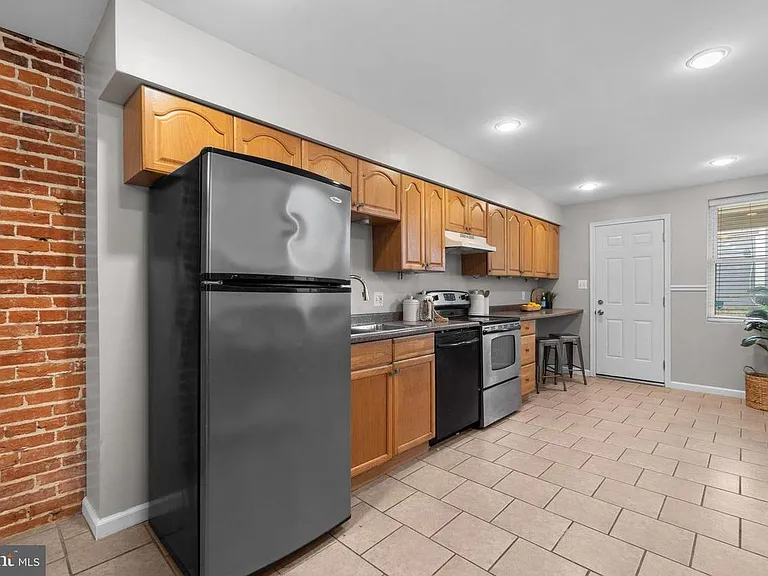 110 S Wolfe St — Photo 24