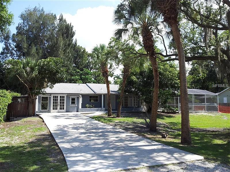 1st image of 216 Avenida De Bahia