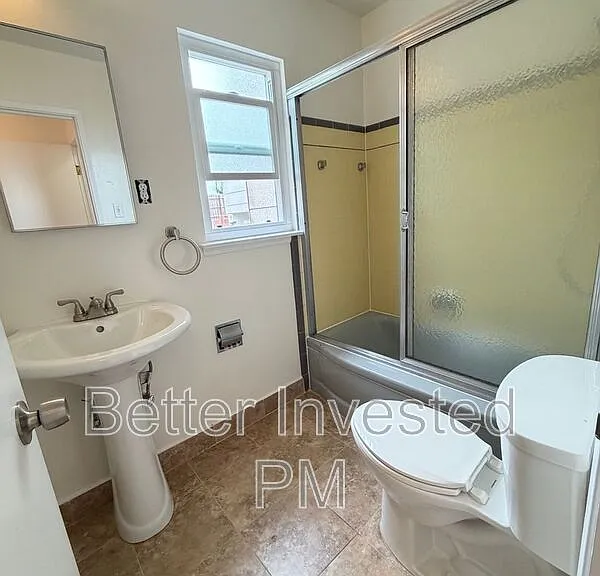 2400 39th Ave #4 — Photo 7