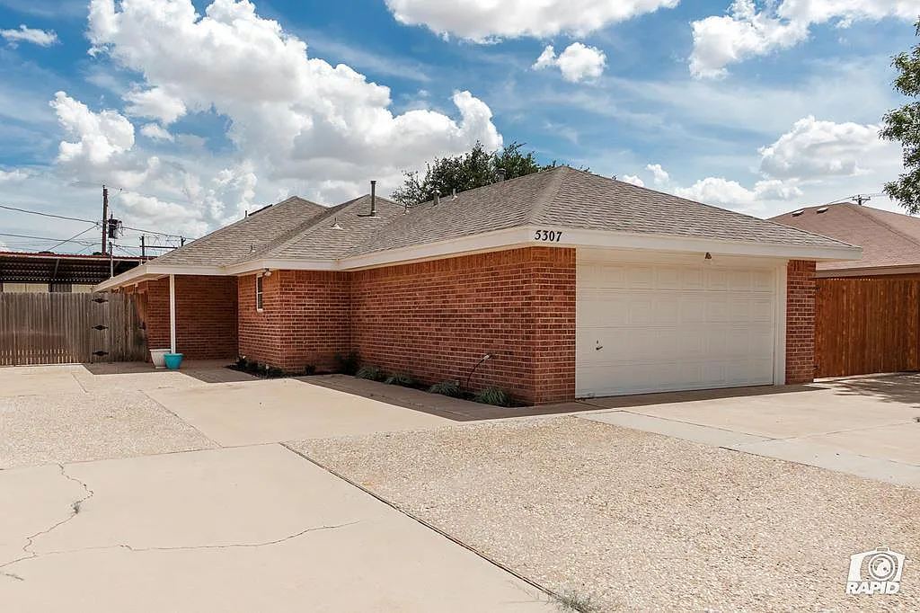 3 bed, 2.0 bath, 1732 sqft, $2,795 — Photo 1