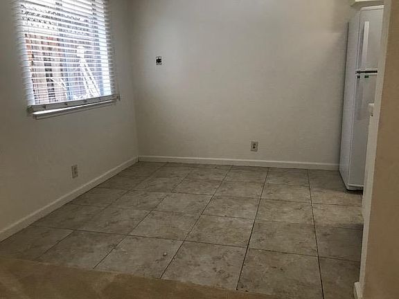 4th image of 5565 Clovercrest Dr #1